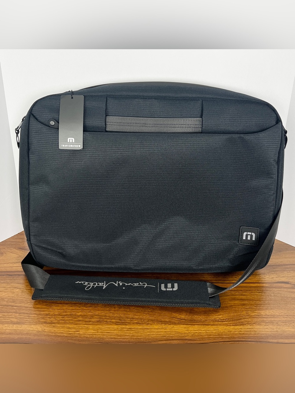NWT Travis Mathew Lateral Messenger Laptop Briefcase Bag Shoulder Strap Black